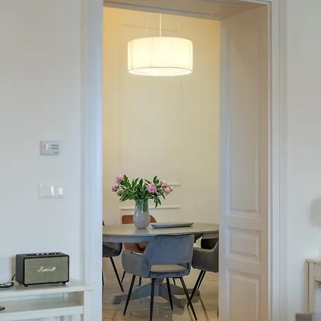 El Gusto Homes Town Lägenhet