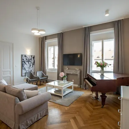 El Gusto Homes Town Sopron