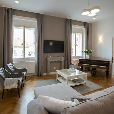El Gusto Homes Town Sopron