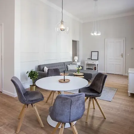 El Gusto Homes Town * Sopron