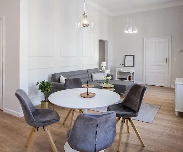 El Gusto Homes Town * Sopron
